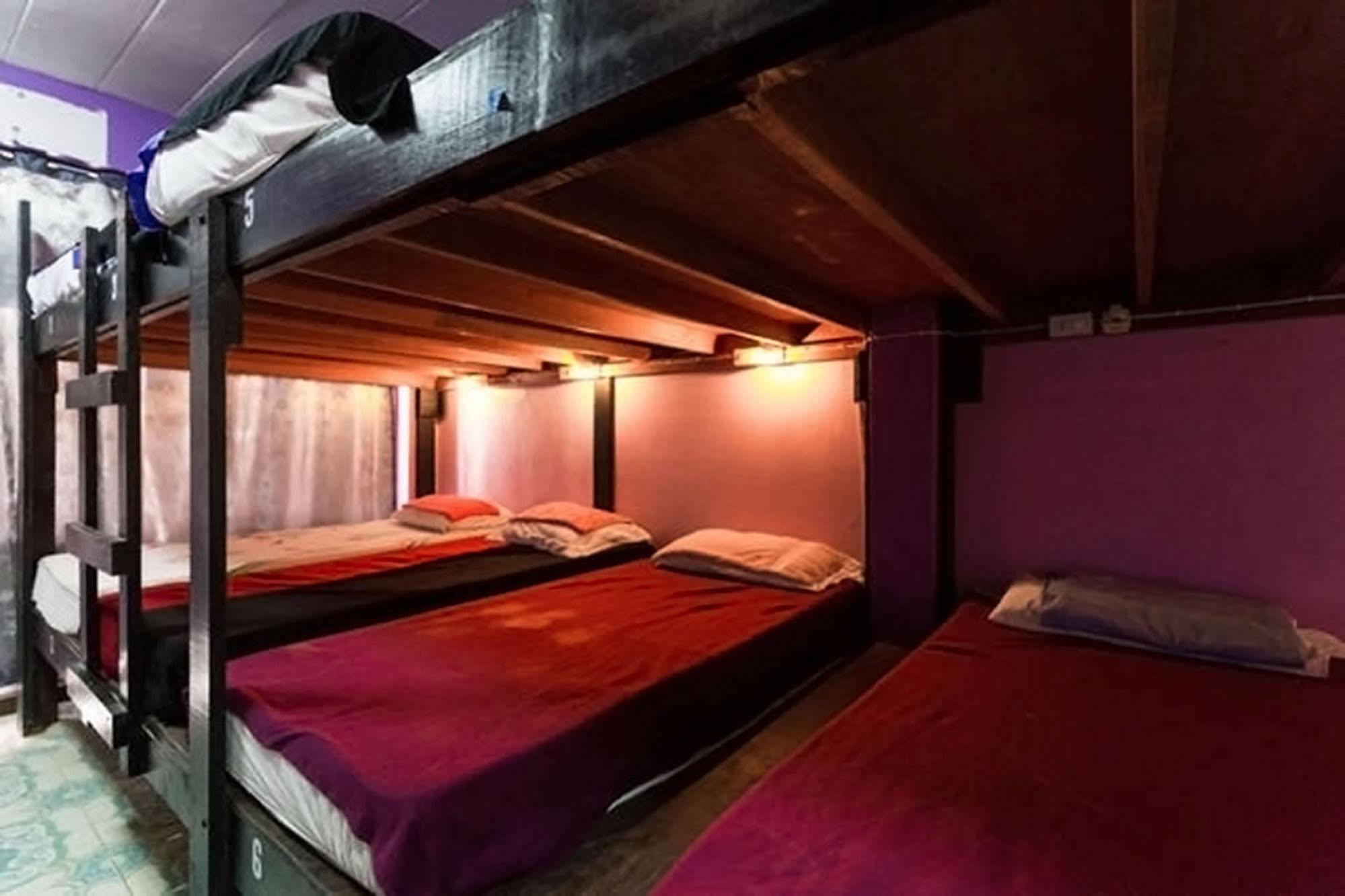 Wild & Wandering Backpacker Hostel & Bar Haad Rin Eksteriør bilde