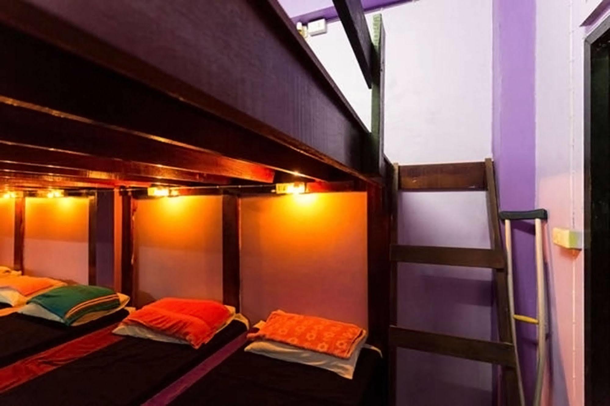 Wild & Wandering Backpacker Hostel & Bar Haad Rin Eksteriør bilde