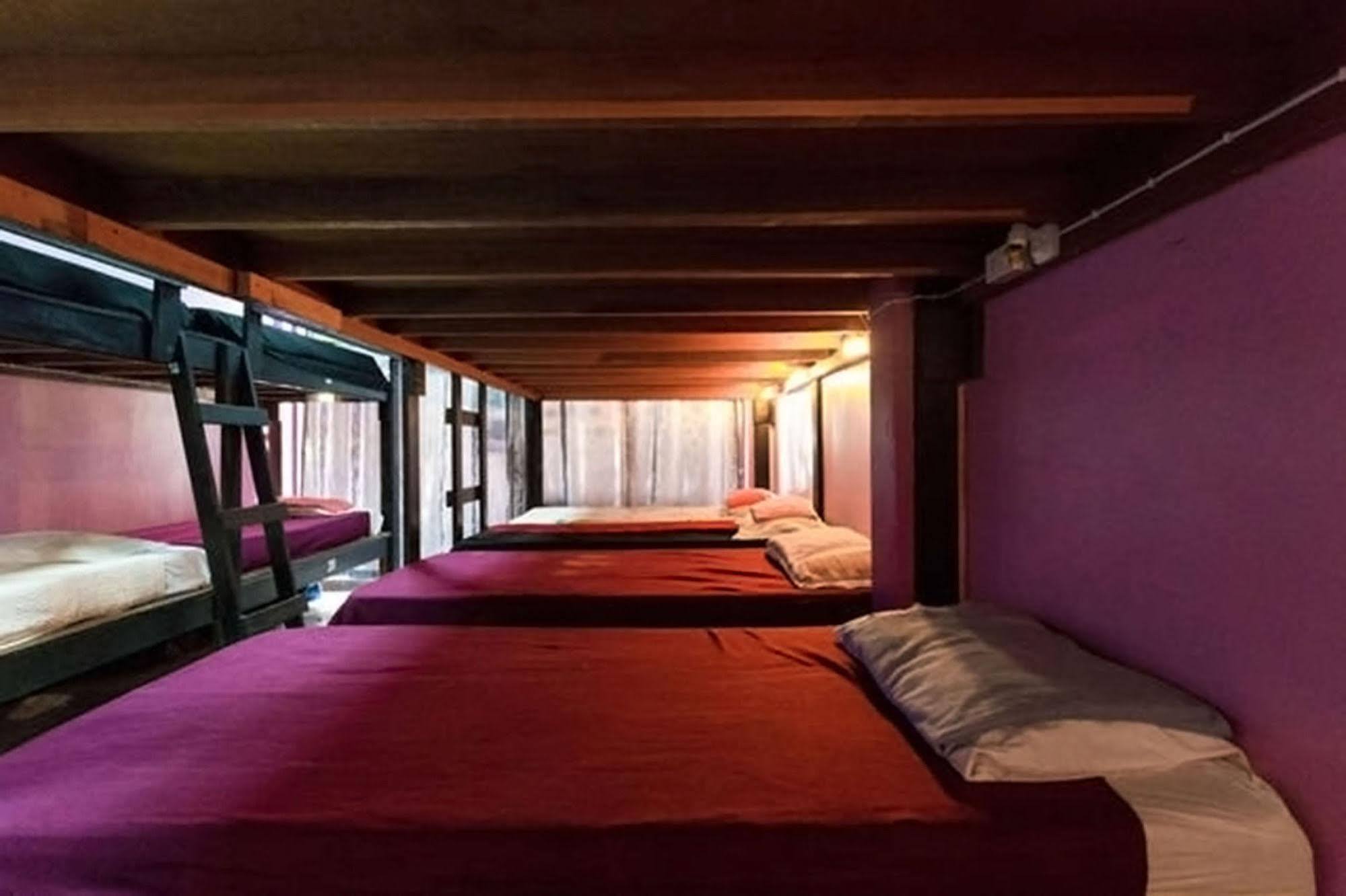 Wild & Wandering Backpacker Hostel & Bar Haad Rin Eksteriør bilde