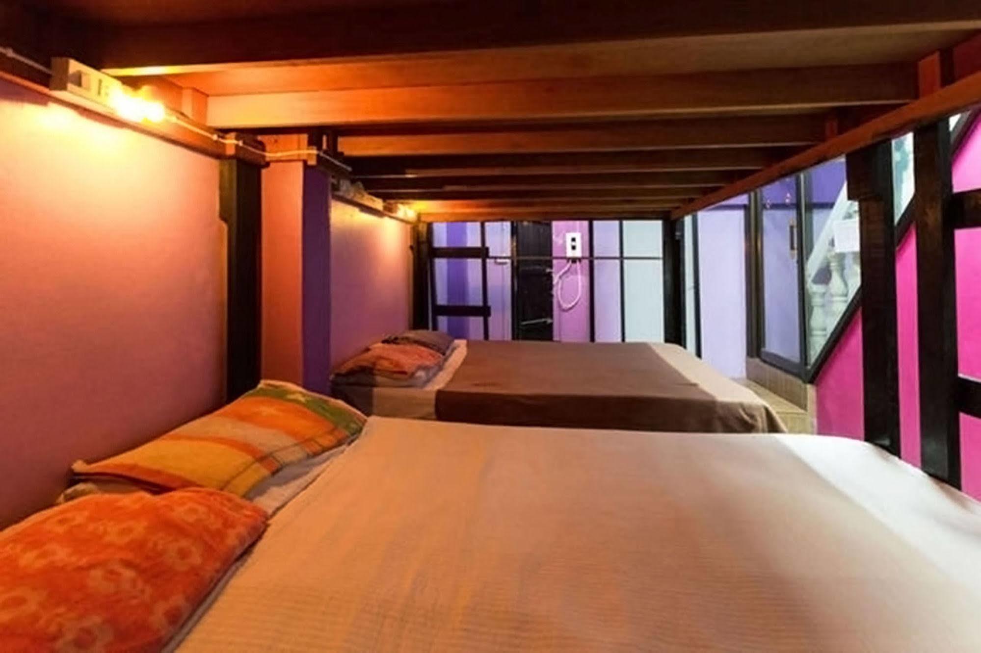 Wild & Wandering Backpacker Hostel & Bar Haad Rin Eksteriør bilde