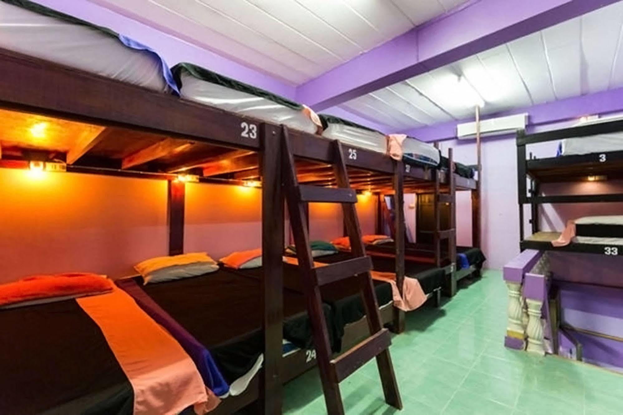 Wild & Wandering Backpacker Hostel & Bar Haad Rin Eksteriør bilde