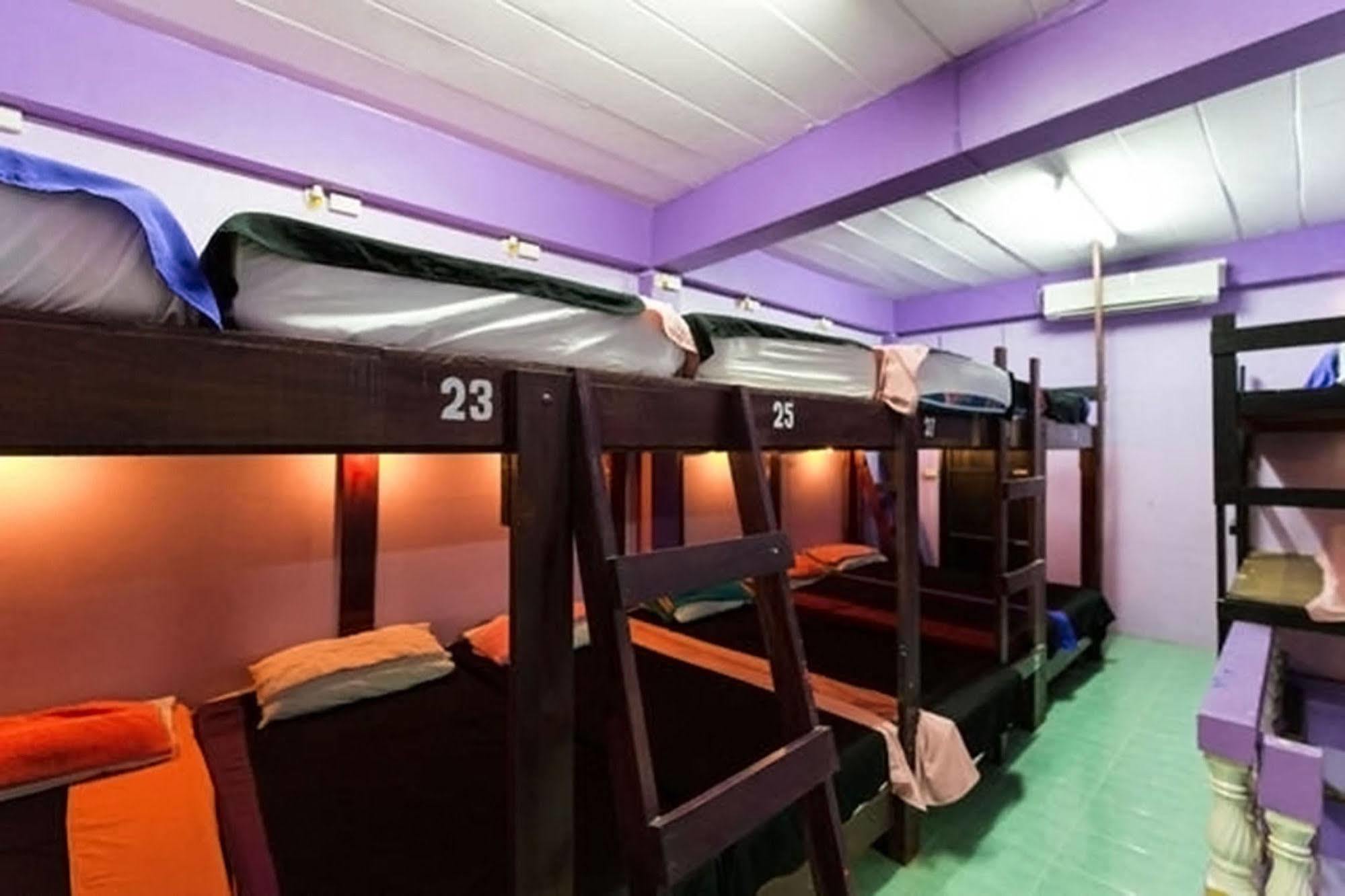 Wild & Wandering Backpacker Hostel & Bar Haad Rin Eksteriør bilde