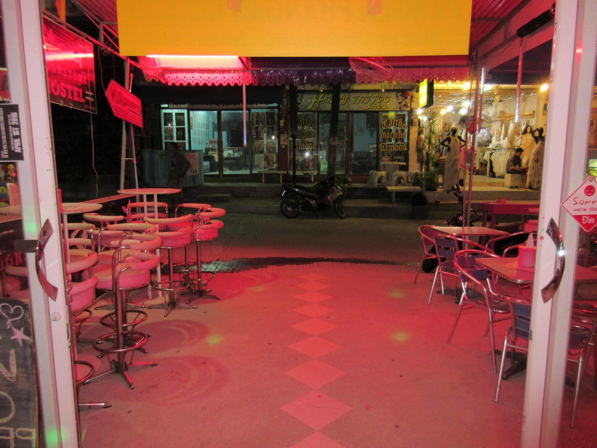 Wild & Wandering Backpacker Hostel & Bar Haad Rin Eksteriør bilde