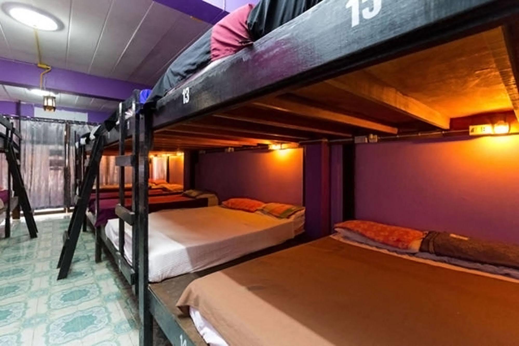 Wild & Wandering Backpacker Hostel & Bar Haad Rin Eksteriør bilde